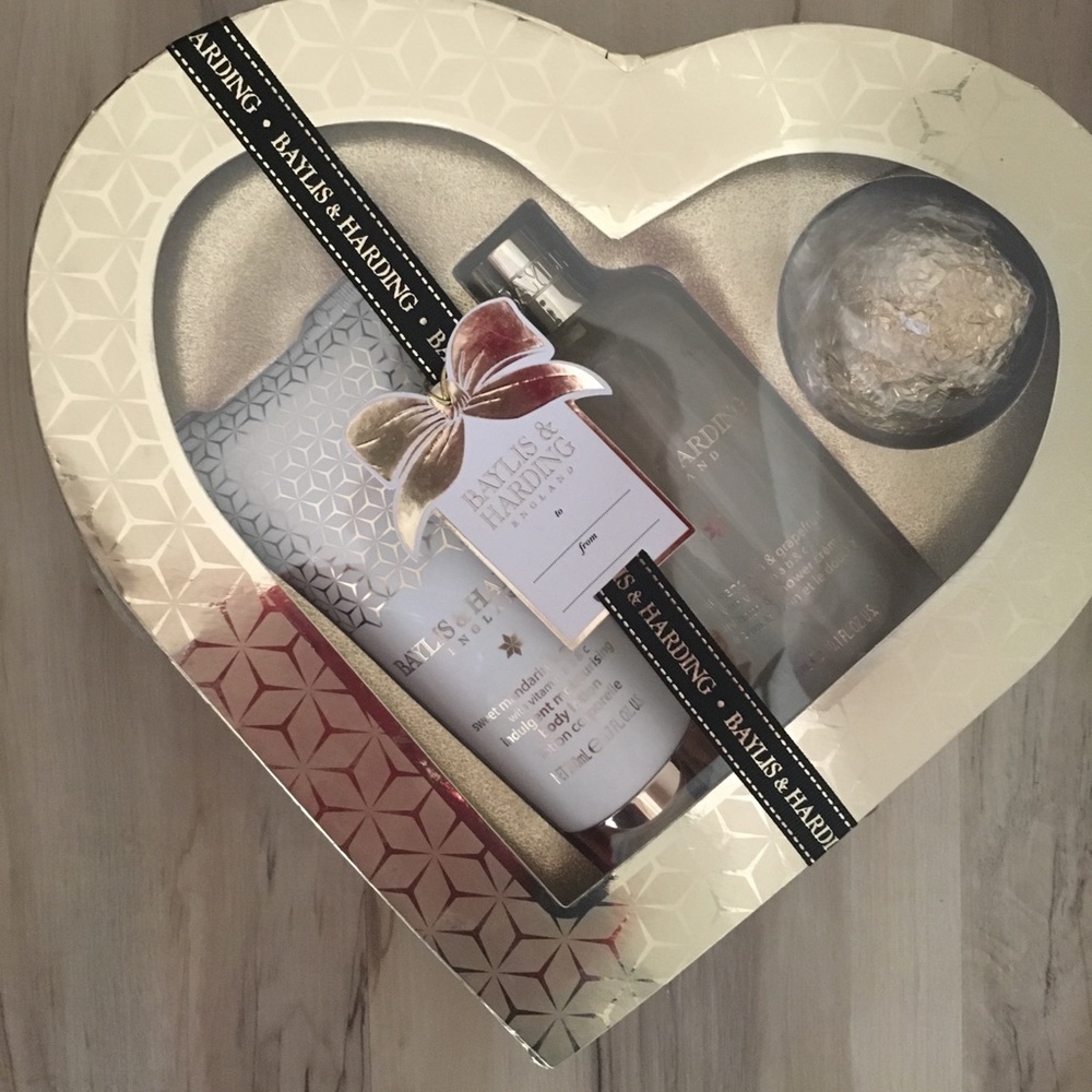 NWT Bath Set